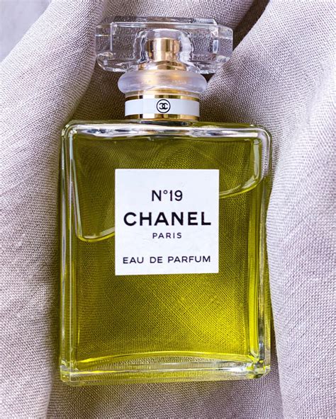 chanel parfum n 18|Chanel no 19 perfume price.